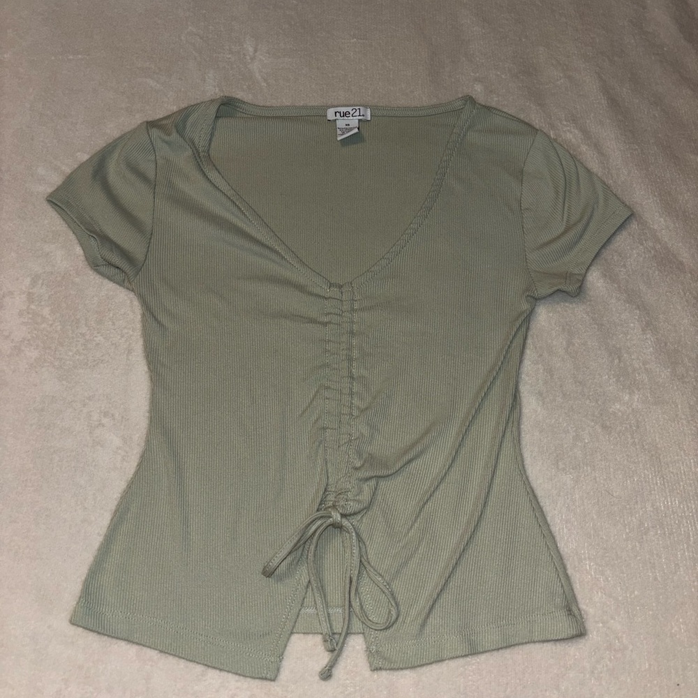 woman’s tied top